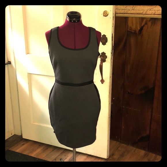 SOLD ON MERC Petite Banana Republic Gray & black bodycon dress - Picture 2 of 9